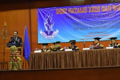 Ketua Umum PHDI Pusat Mayjen TNI (Purn) Wisnu Bawa Tenaya memberikan orasi ilmiah pada Dies Nataslis XXIII dan Wisuda XV S-1 STAH DNJ di Hotel Bidakara, Jakarta, Kamis, 28 September 2017