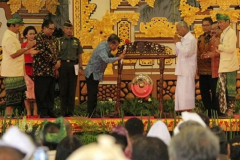 Wakil Presiden RI, Drs. H. Muhammad Jusuf Kalla membuka Mahasabha XI PHDI di Surabaya