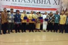Pemberian Penghargaan Kepada Pengurus Parisada Hindu Dharma Indonesia Pusat Masa Bhakti 2011-2016