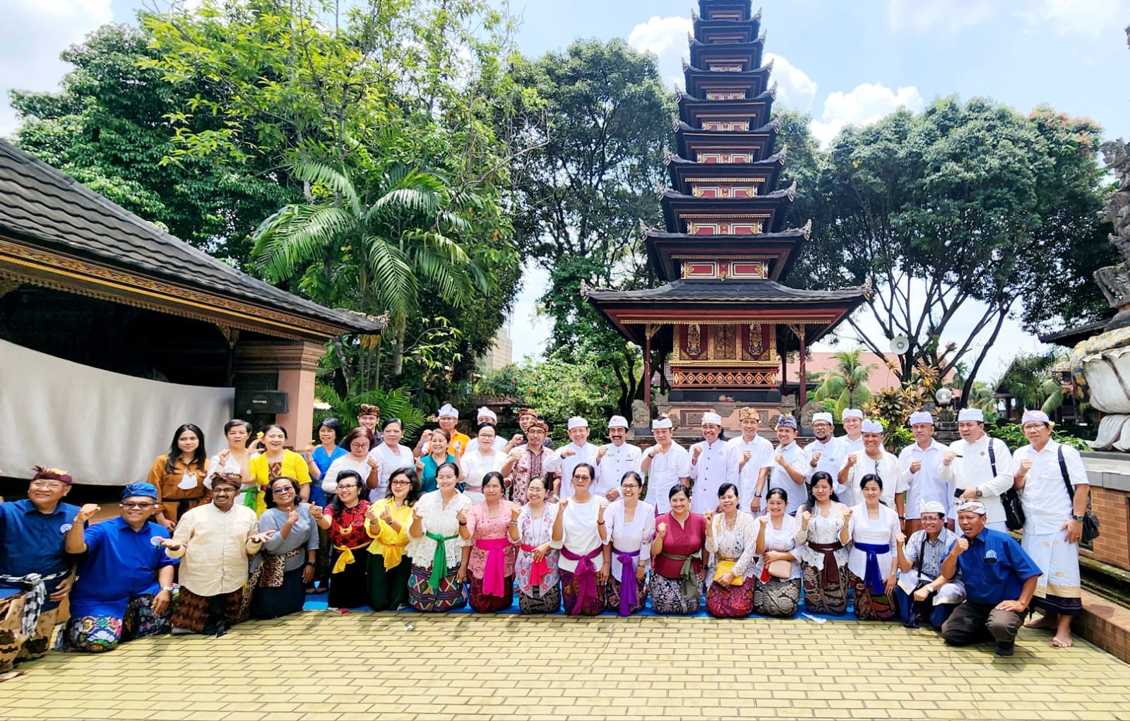 Panitia Dharma Santi Nasional 2023 Gelar Matur Piuning di Pura Penataran Agung TMII
