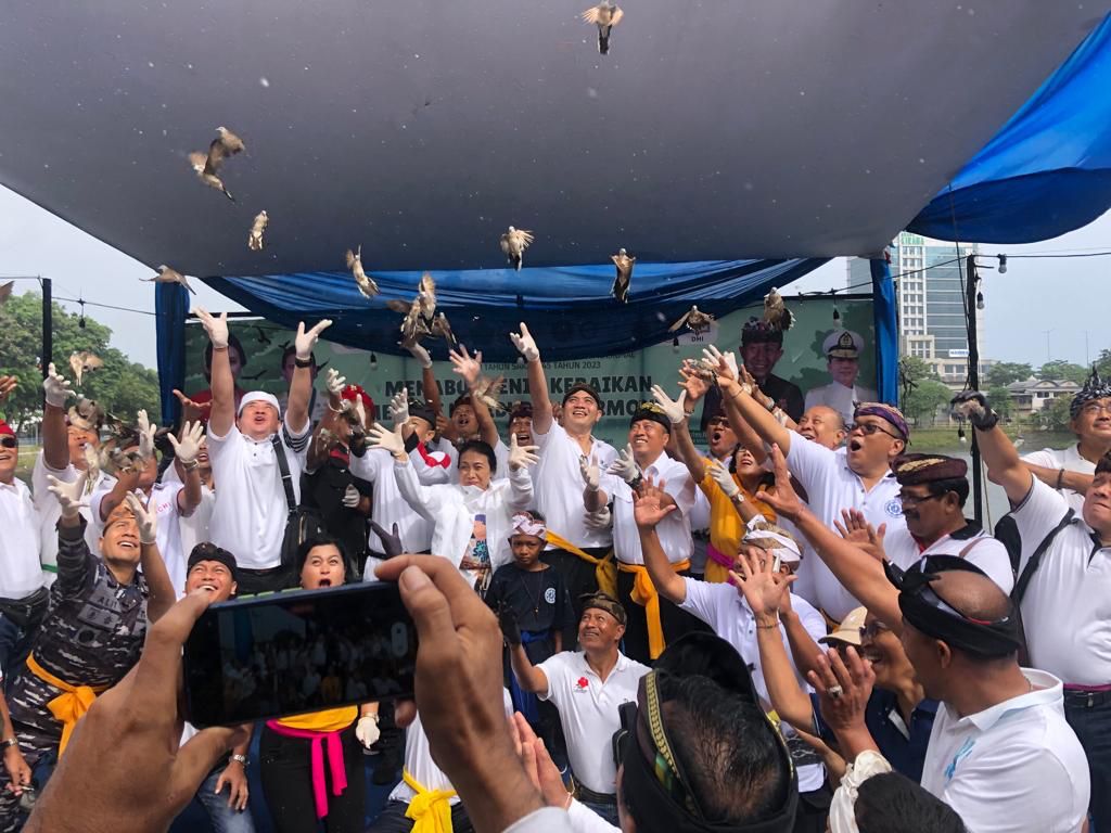 Menabuh Gendang Harmoni